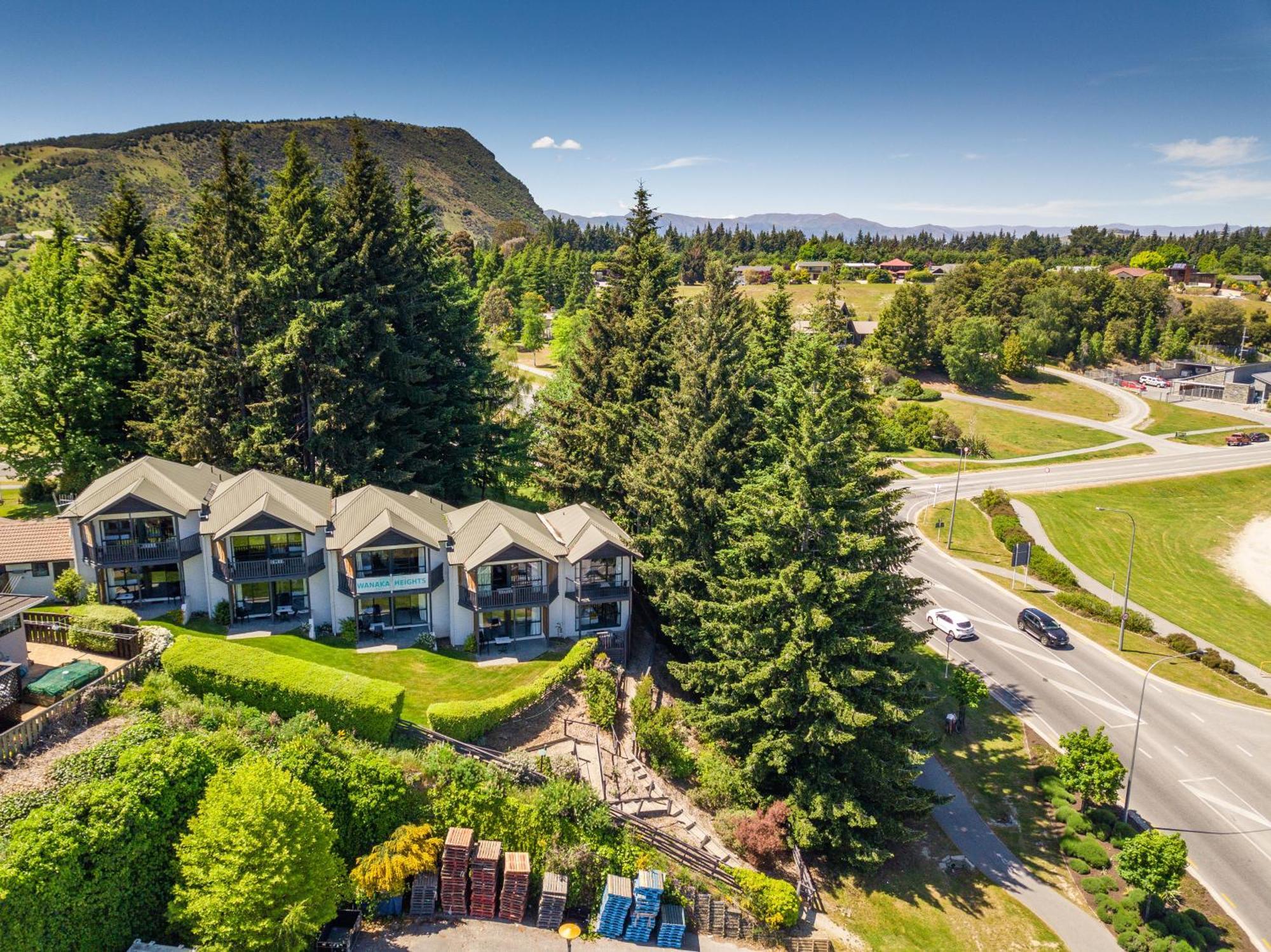 Ride Base Wanaka Apartments מראה חיצוני תמונה
