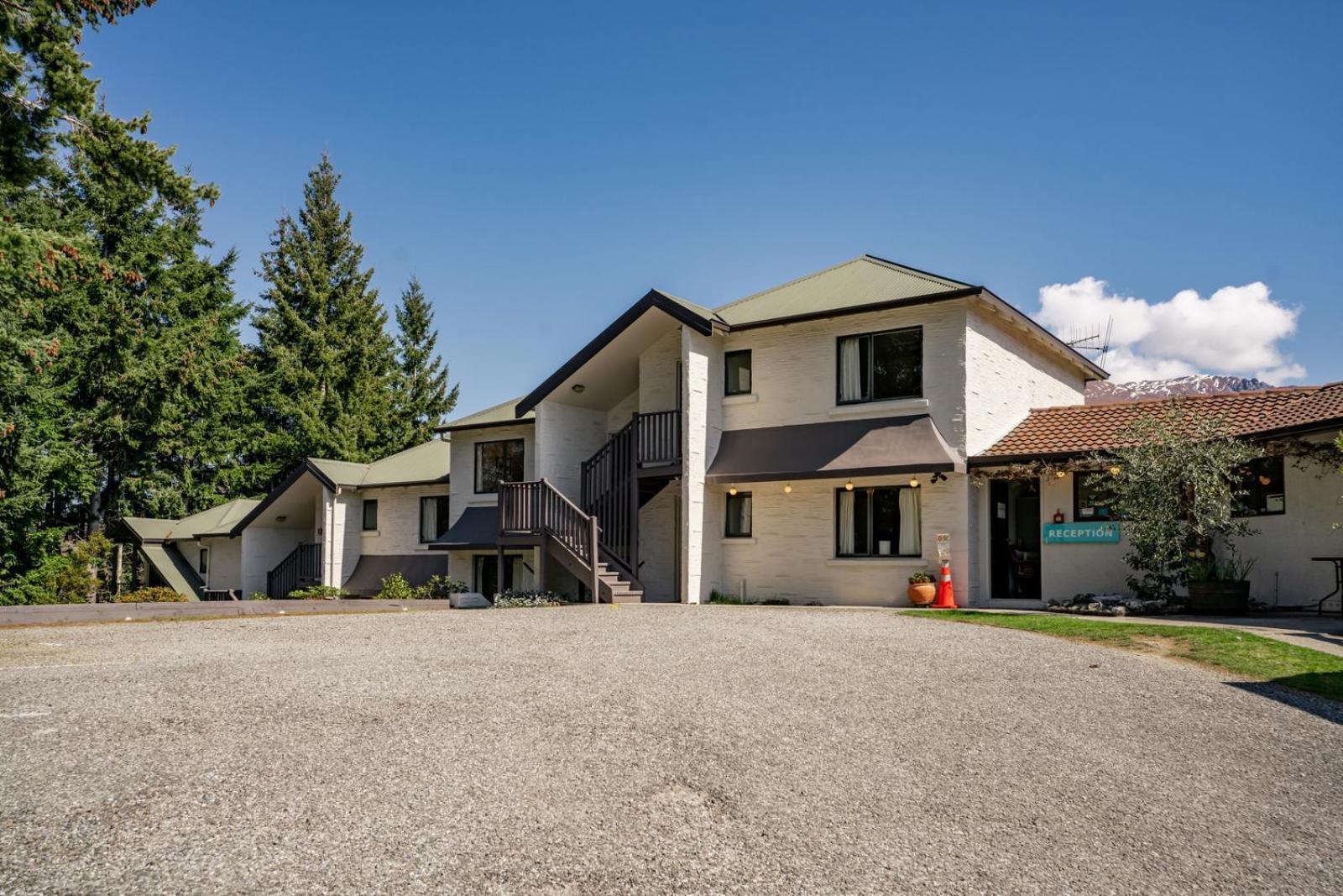 Ride Base Wanaka Apartments מראה חיצוני תמונה