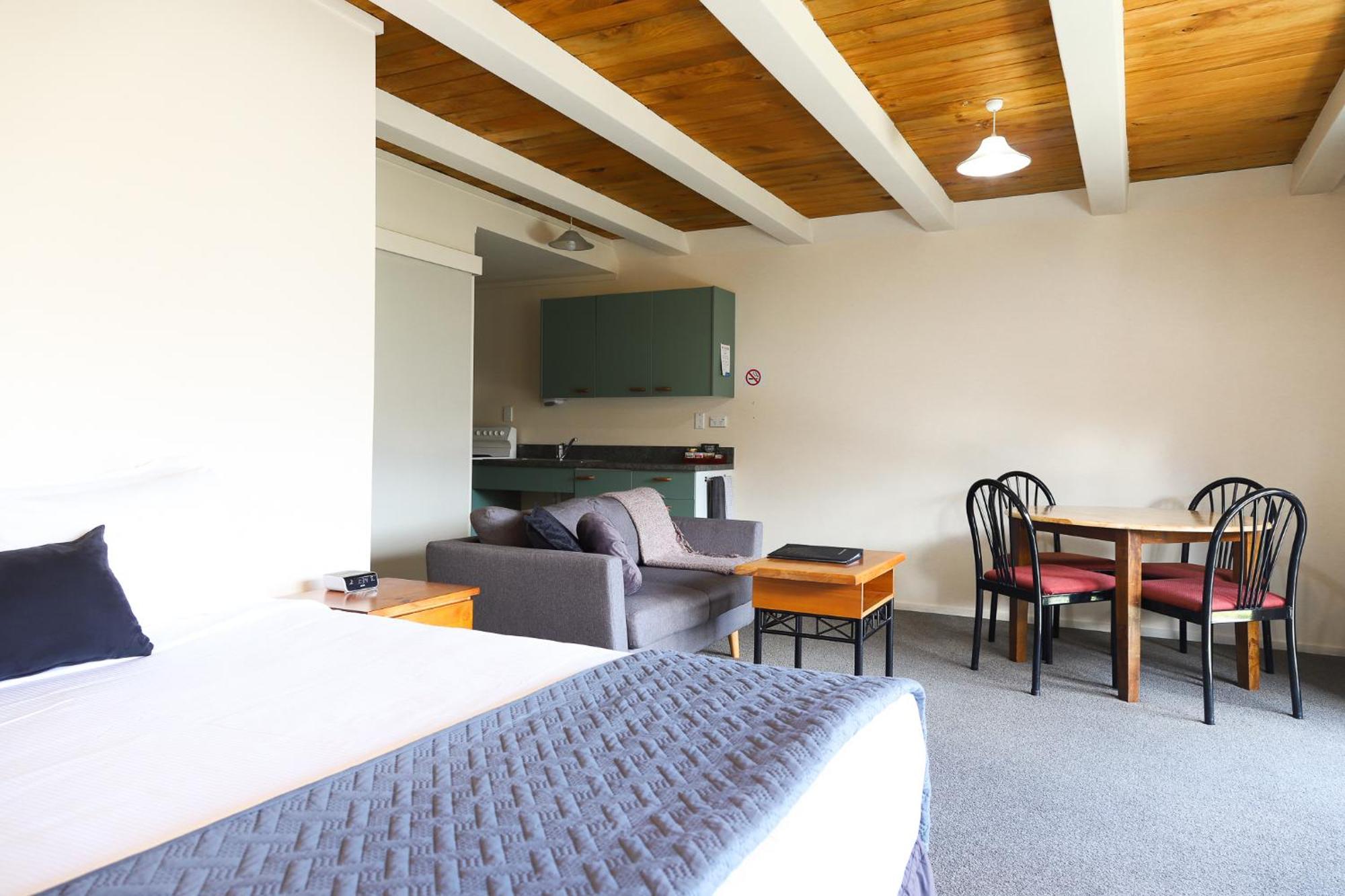 Ride Base Wanaka Apartments מראה חיצוני תמונה