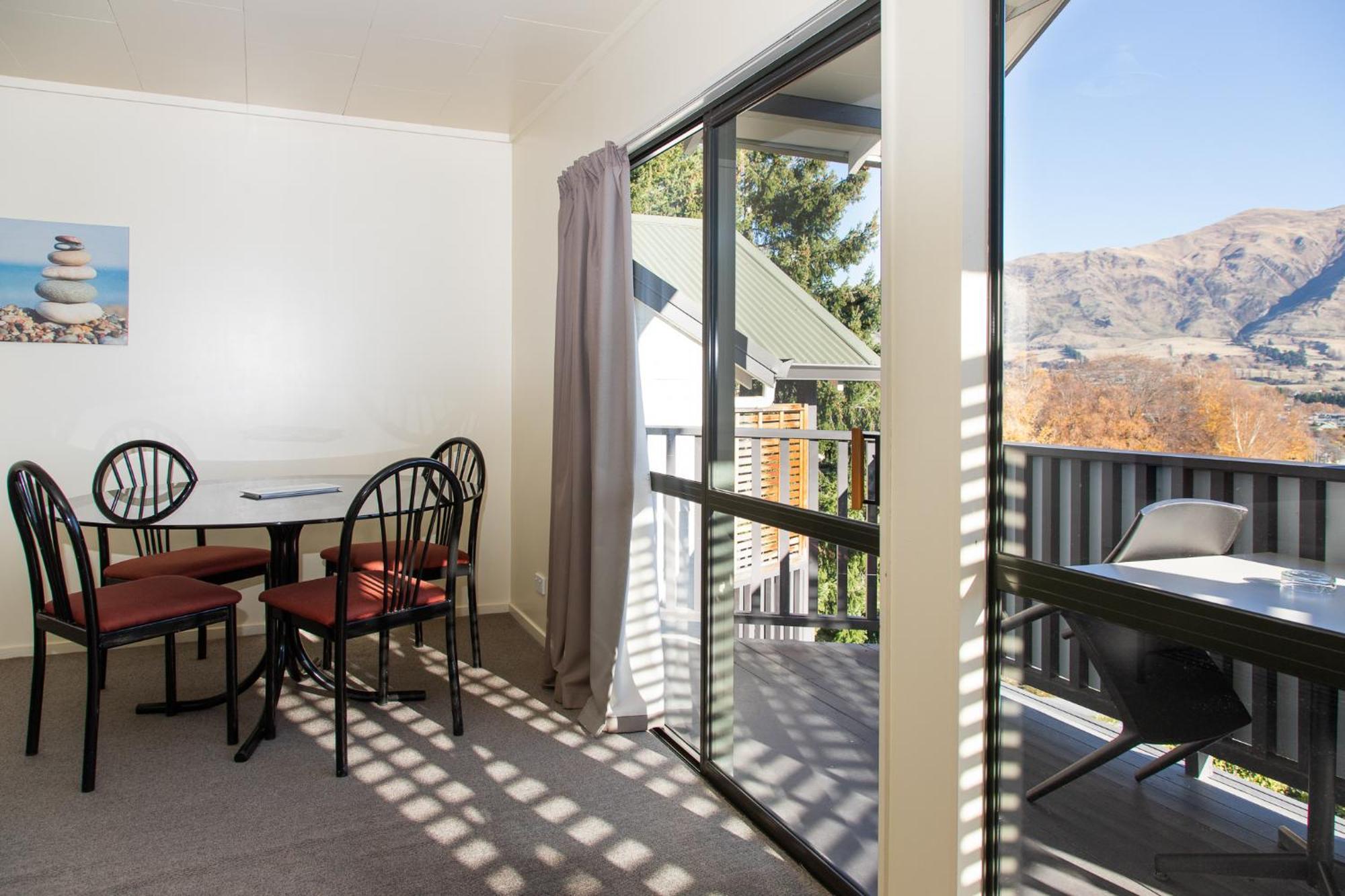 Ride Base Wanaka Apartments מראה חיצוני תמונה