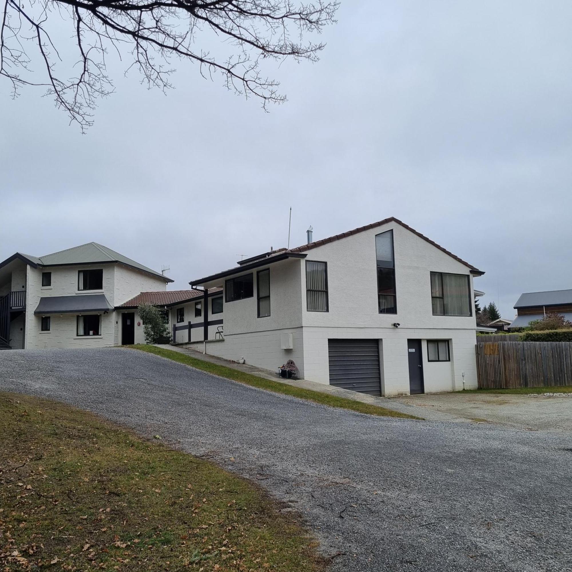 Ride Base Wanaka Apartments מראה חיצוני תמונה