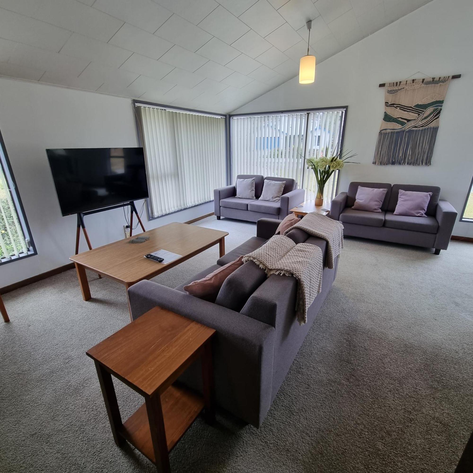 Ride Base Wanaka Apartments מראה חיצוני תמונה